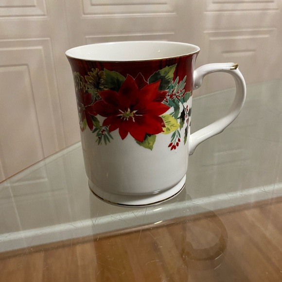 GRACE TEAWARE CHRISTMAS HOLIDAY POINSETTIA COFFEE CUP MUG - - NEW - Picture 2 of 5